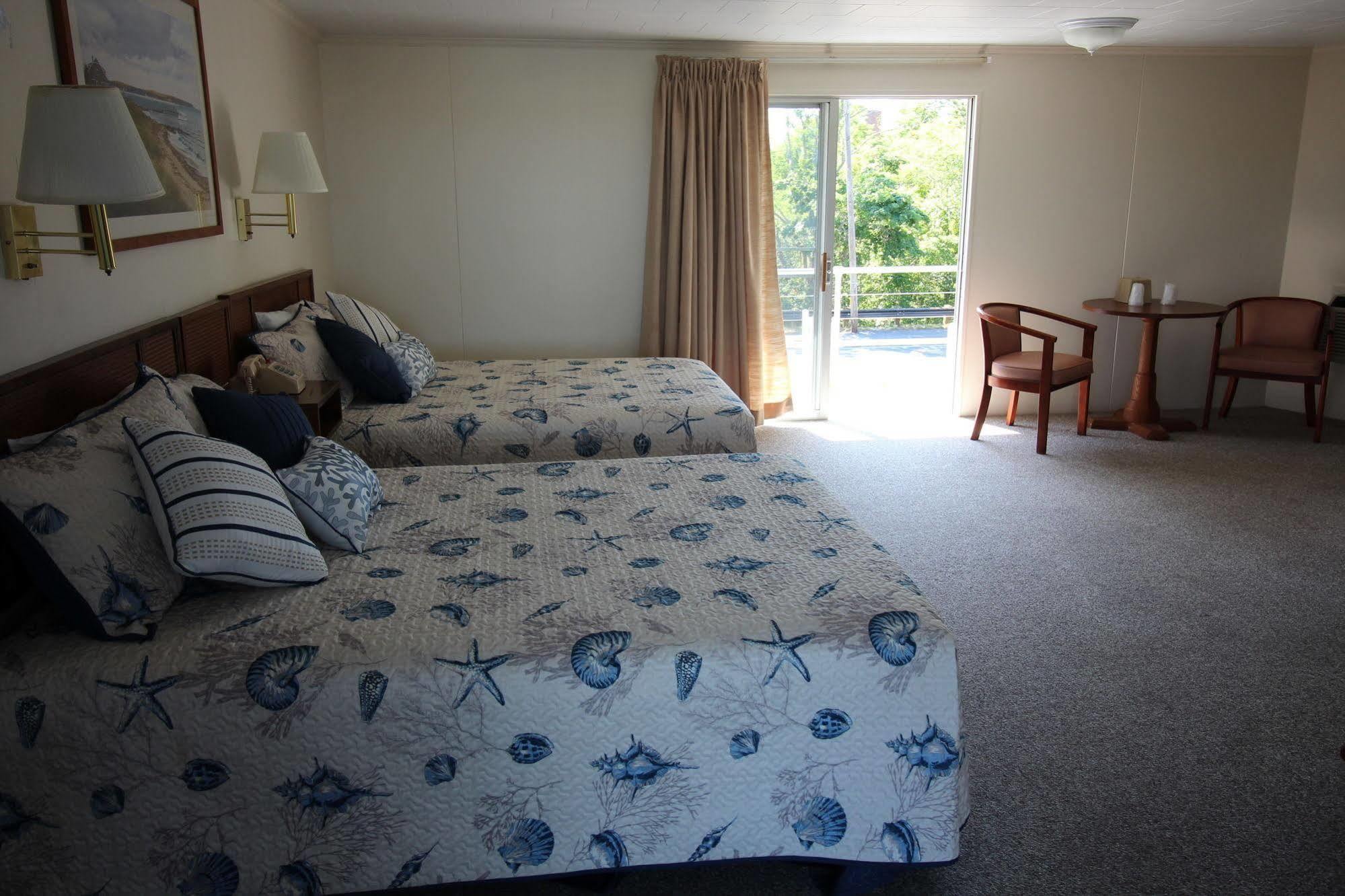 Hyannis Holiday Motel Luaran gambar
